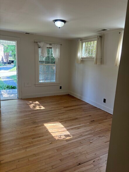 Building Photo - 304 S Ewing Ave