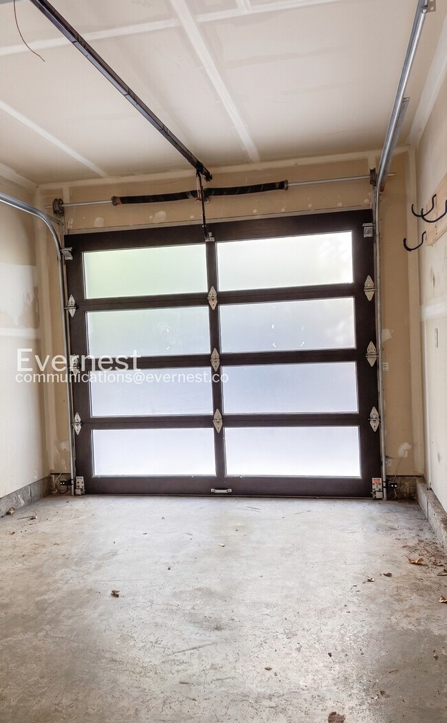 Building Photo - PROMO: Get 50% Off the First Full Month’s Rent when you Move In by 8/15/2026!/3-Bed/2.5-Bath Mode...