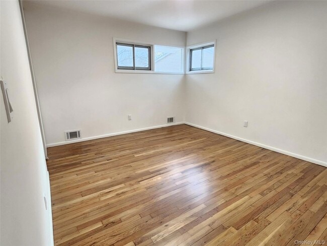 Building Photo - 5 Birch Ct