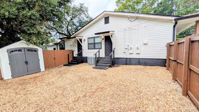 Building Photo - 9644 Hollowbrook Dr