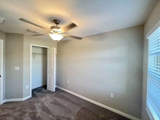 Building Photo - "Charming 3-Bed townhouse in a Gated Community has 2.5 Baths, 1650 Sq Ft  – New Flooring and New ...