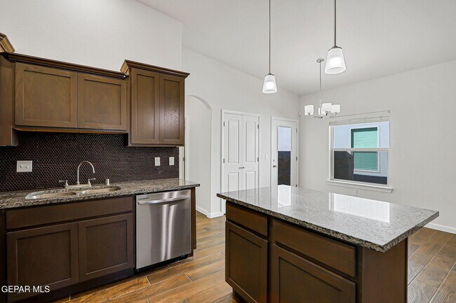 Building Photo - 5913 Ruidoso Downs St