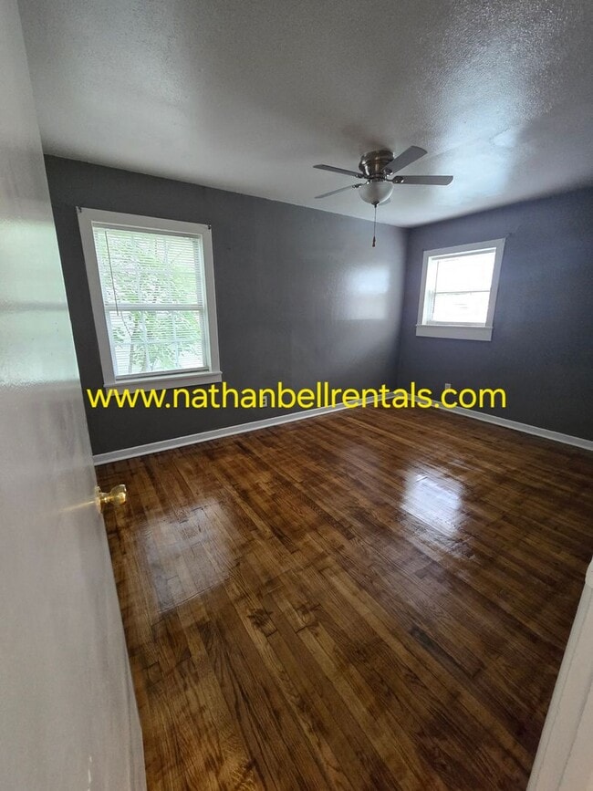 Building Photo - 325 17th St NE