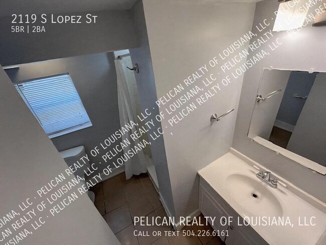 Building Photo - 2119 S Lopez St