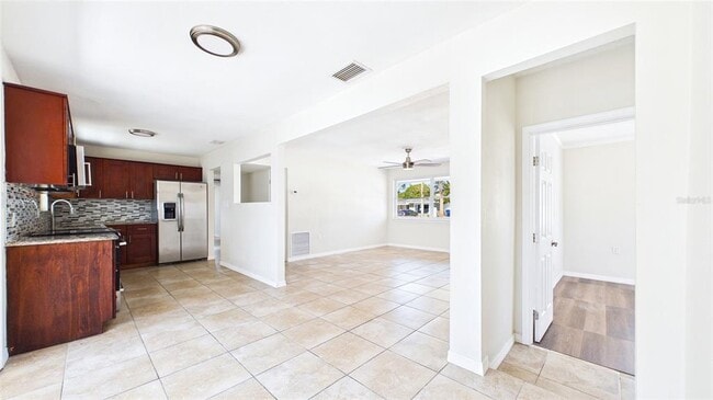 Building Photo - 4418 W Fairview Heights