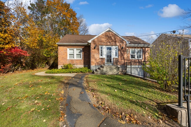 Primary Photo - 678 Bartholomew Rd