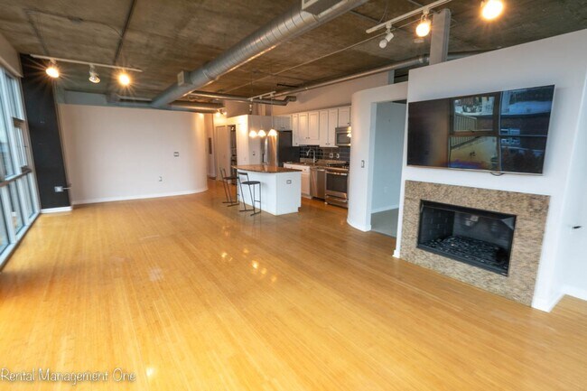 Building Photo - Downtown ROYAL OAK LIVING - 2 bed/2 bath - A CORNER WITH A VIEW!