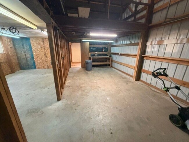 Building Photo - Charming home in Edison District