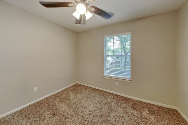 Building Photo - 4906 Echo Falls Dr