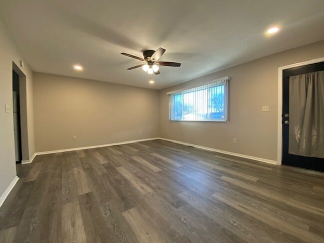 Building Photo - Welcome to this charming 2-bedroom, 1-bathroom ranch style home located in Springfield, OH+