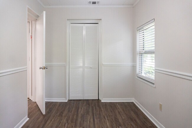 Building Photo - 1409 Lehigh Dr