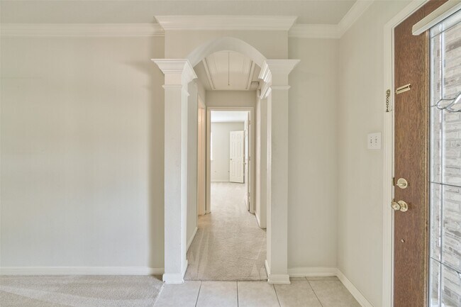 Building Photo - 506 Elm Ridge Dr