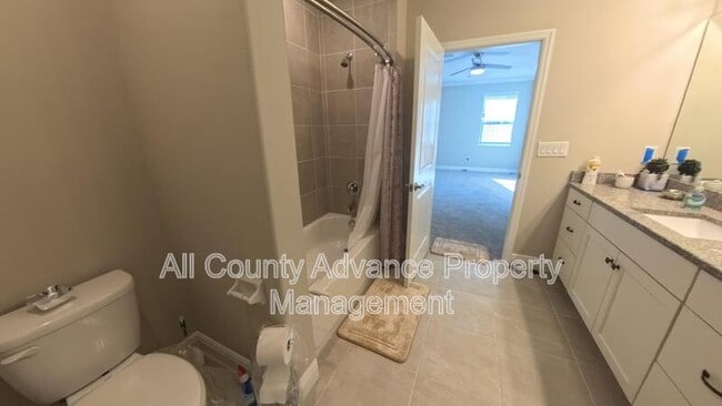 Building Photo - 2268 Spring Lake Ct