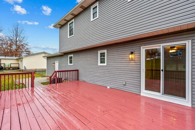 Building Photo - 215 Darrell Dr