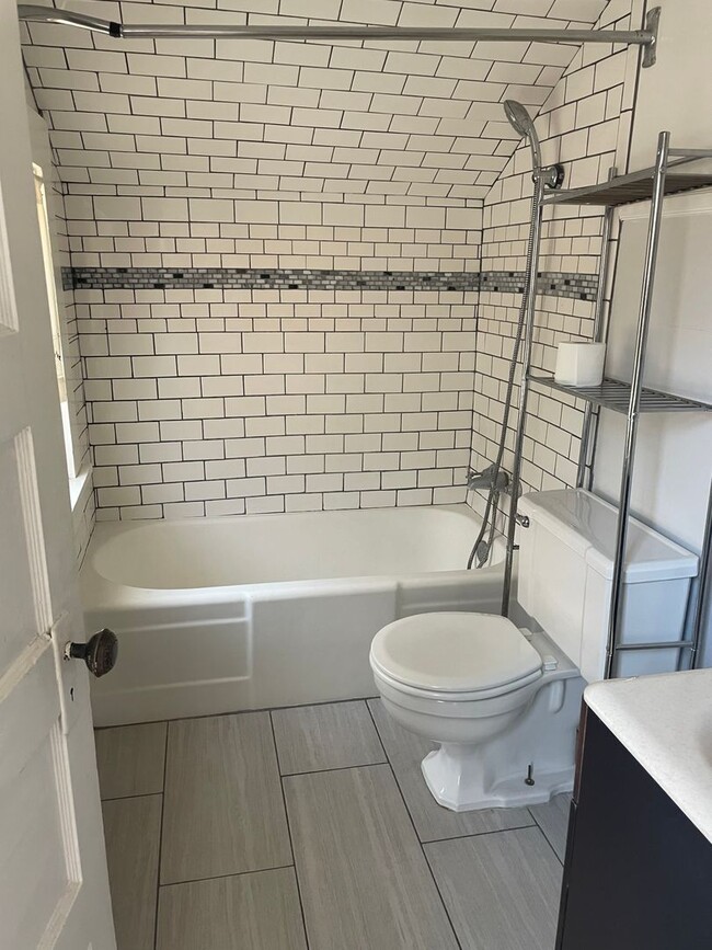 Building Photo - Beautiful Avenues Studio Apartment in Salt Lake City!
