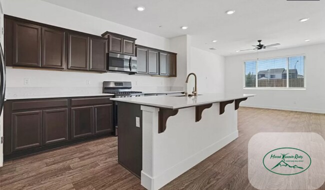 Building Photo - CORNER LOT - Beautiful 5-Bedroom Home for Rent in North Merced!
