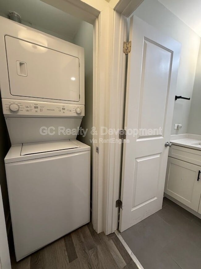 Building Photo - 800 Graceland Ave