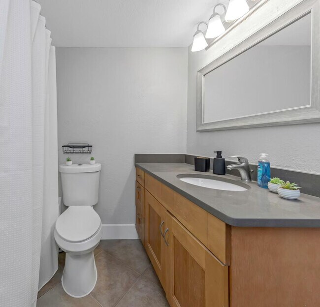 Building Photo - 4311 W Cleveland St