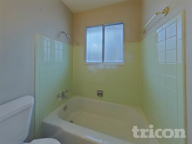 Building Photo - 1317 Doyle Pl