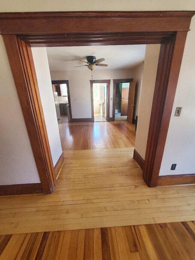 Building Photo - 27 Bond St