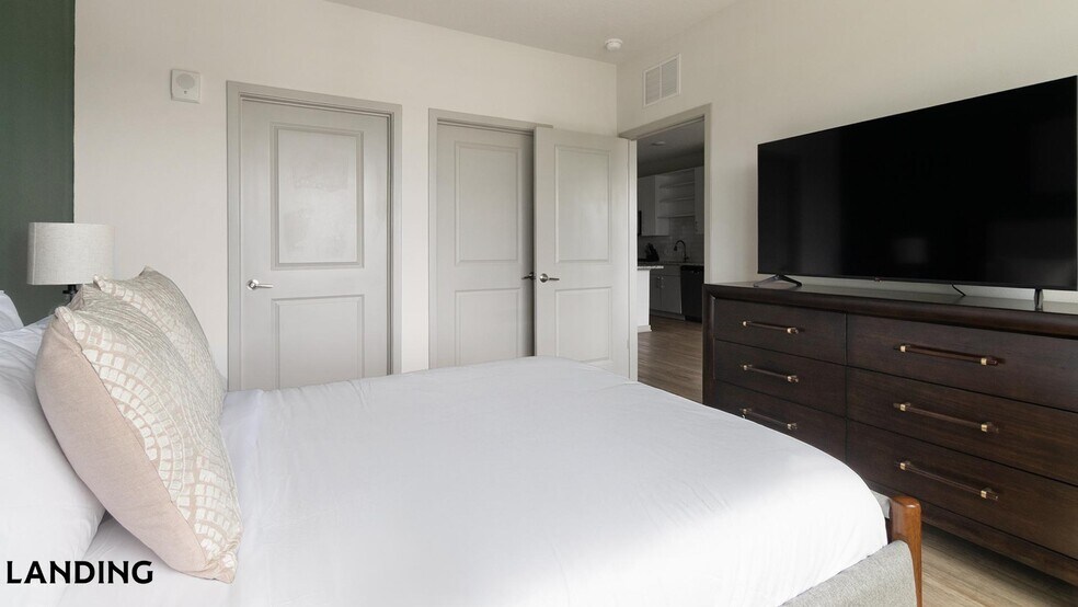 Building Photo - 7311 Baymeadows Way