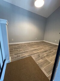 Building Photo - Cute Loft - Close to Downtown