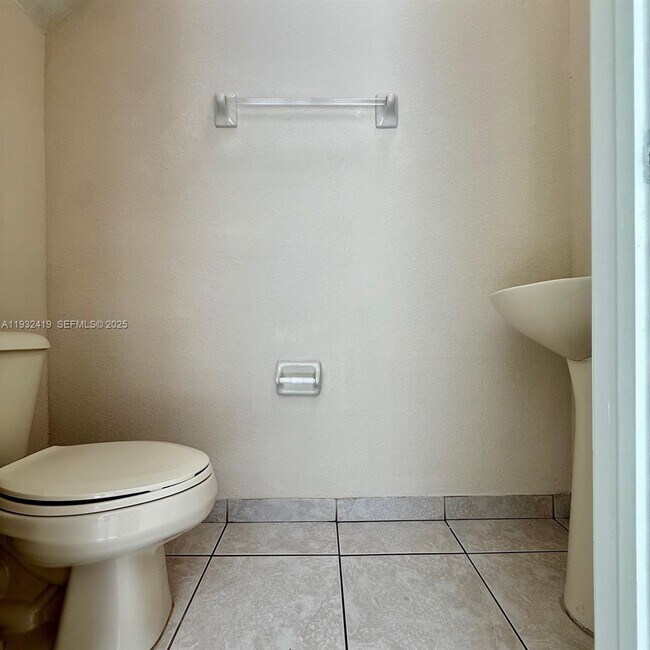 Building Photo - 16660 SW 83rd Ln