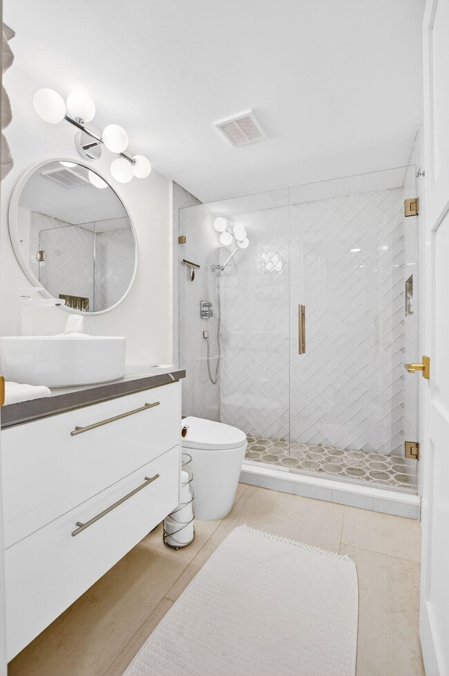 Building Photo - 7233 Promenade Dr