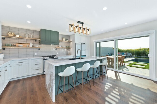 Building Photo - Costa Mesa, Panoramic Views, Pool - Fully ...