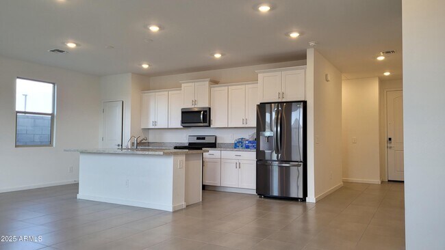 Building Photo - 15998 W Smoketree Dr