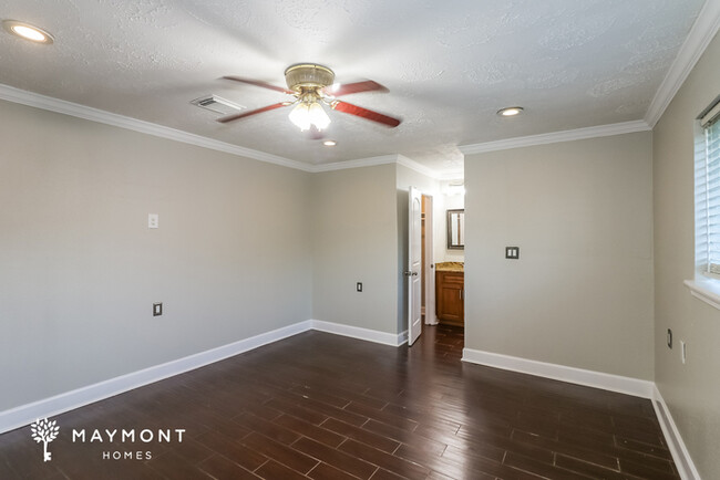 Building Photo - Houston Ranch-Style Home