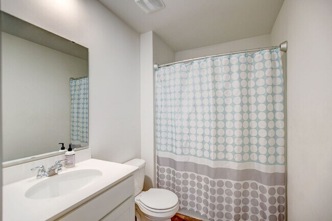 Building Photo - Summerville Home Rental