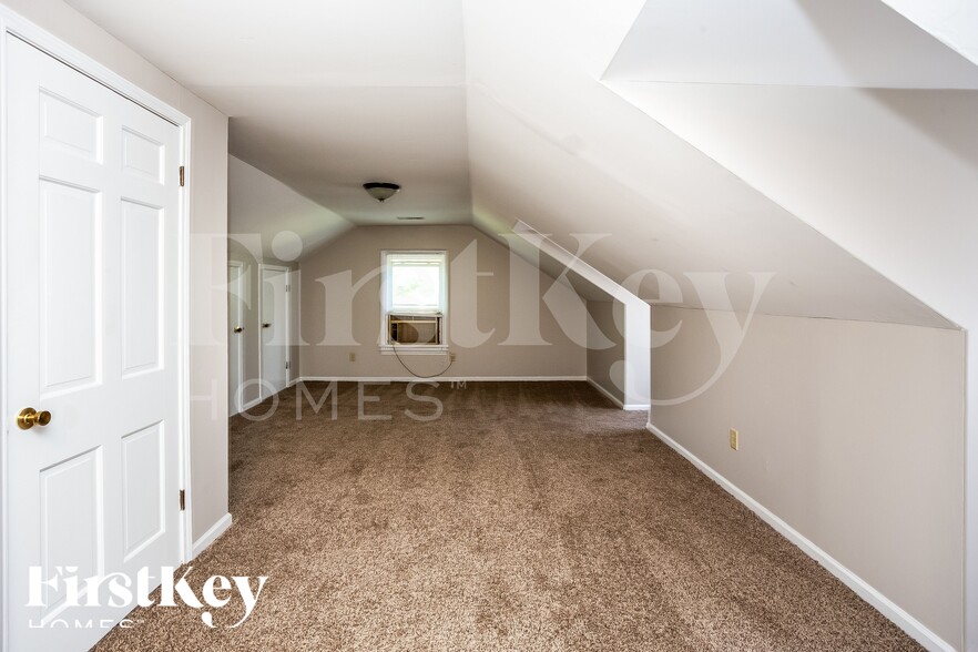 Building Photo - 6991 Dashwood Dr