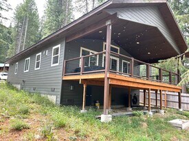 Building Photo - 3016 Memory Ln