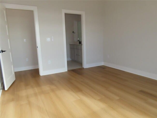 Building Photo - 1881 Lapis Ave