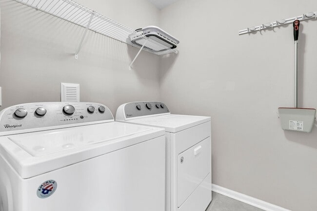 Building Photo - 1624 Shady Pine Rd