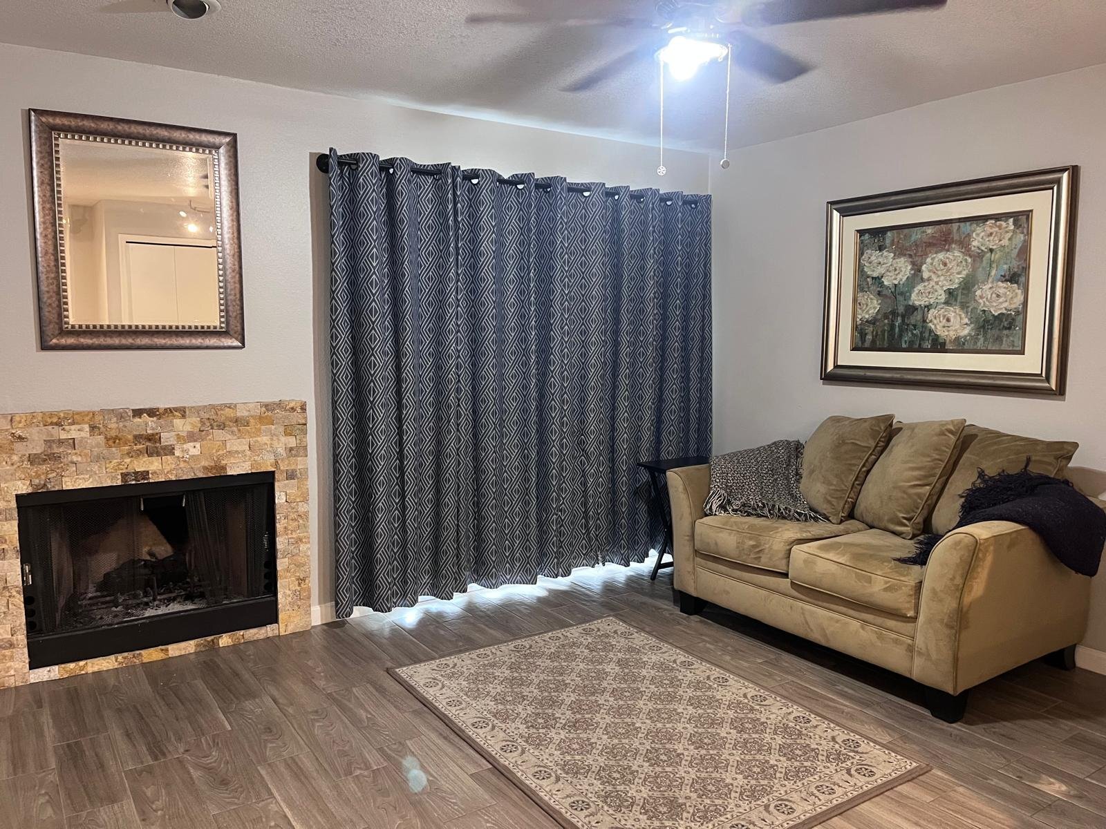 Building Photo - 533 W Guadalupe Rd