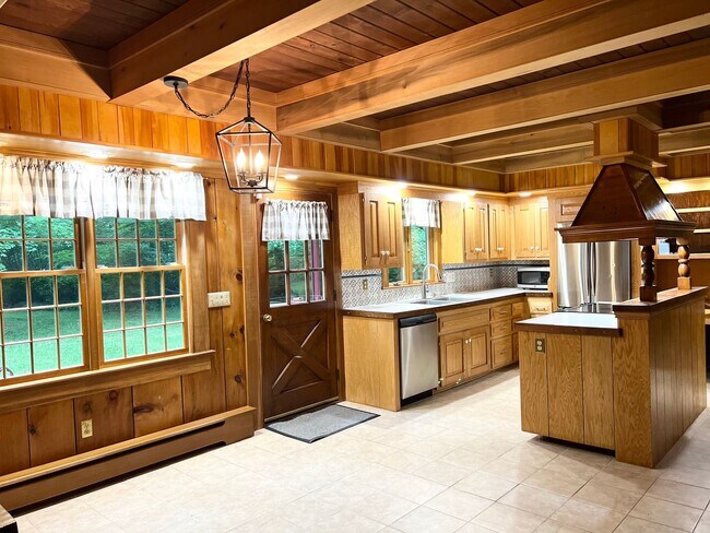Building Photo - Private single family home for rent in East haddam