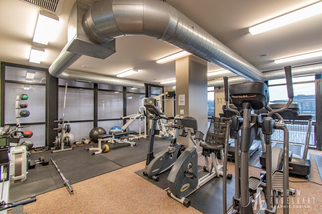 Building Photo - 1033 W 14th Pl