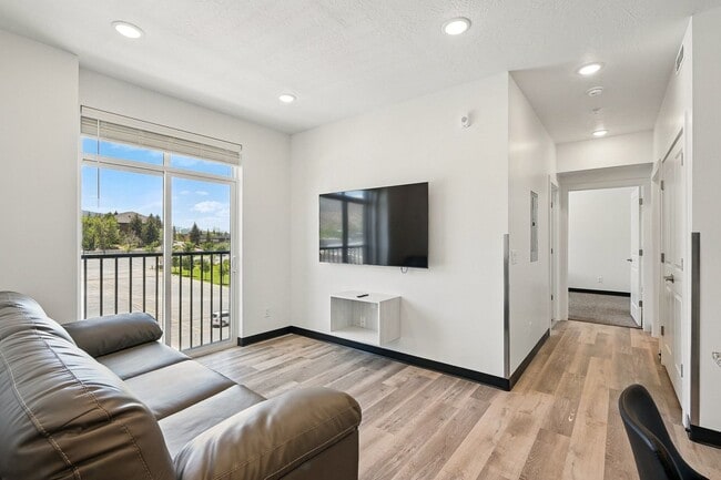 Building Photo - Harding Ave Lofts