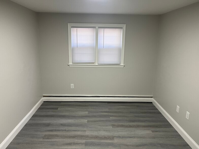 Building Photo - 332 Park Ave