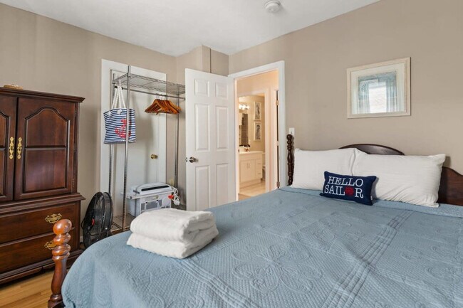 Building Photo - 12 Harris Ave