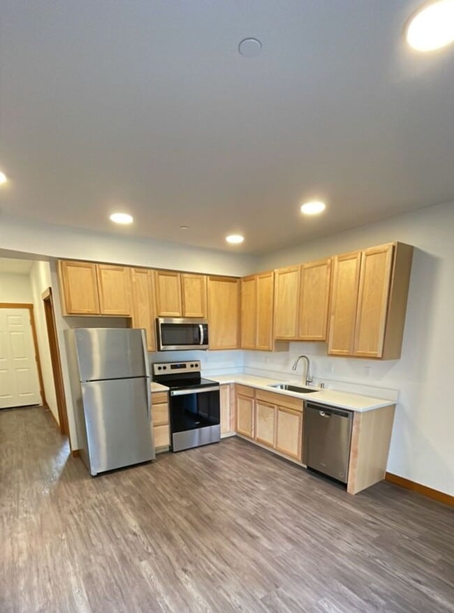 Building Photo - PRELEASING: 3 Bed/1 Bath Unit Near WWU and Downtown!