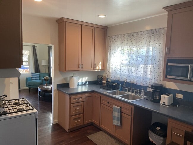 Building Photo - Wonderful Newly Remodeled 2 Bedroom House in Prime Alhambra Location