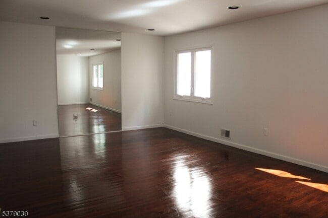Building Photo - 15 Averell Dr