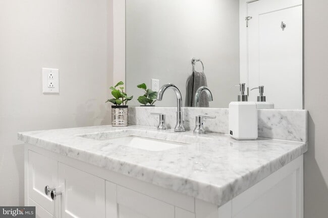 Building Photo - 45 W Haines St