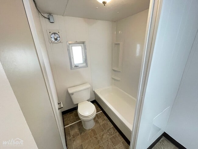 Building Photo - Spacious 4-Bedroom Home in Mabton, WA – Pet Friendly!