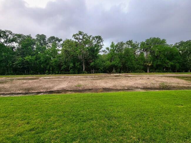 Building Photo - Silverfalls