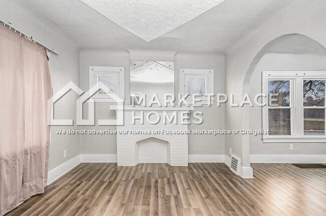Building Photo - 15457 Cloverlawn Ave