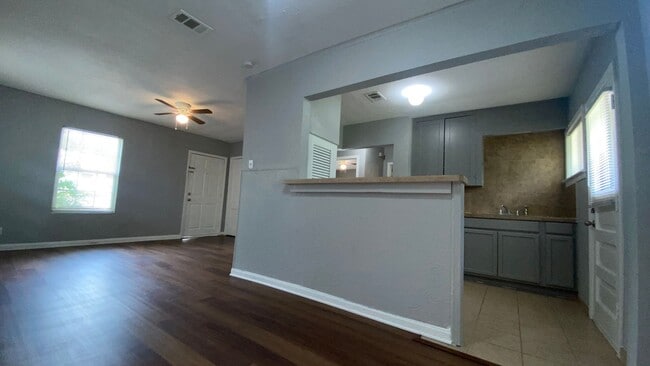 Building Photo - Freshly Painted and Ready for Immediate Move In